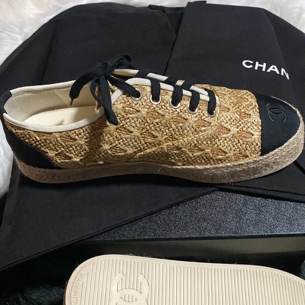 Chanel shoes - Picture 8 of 13